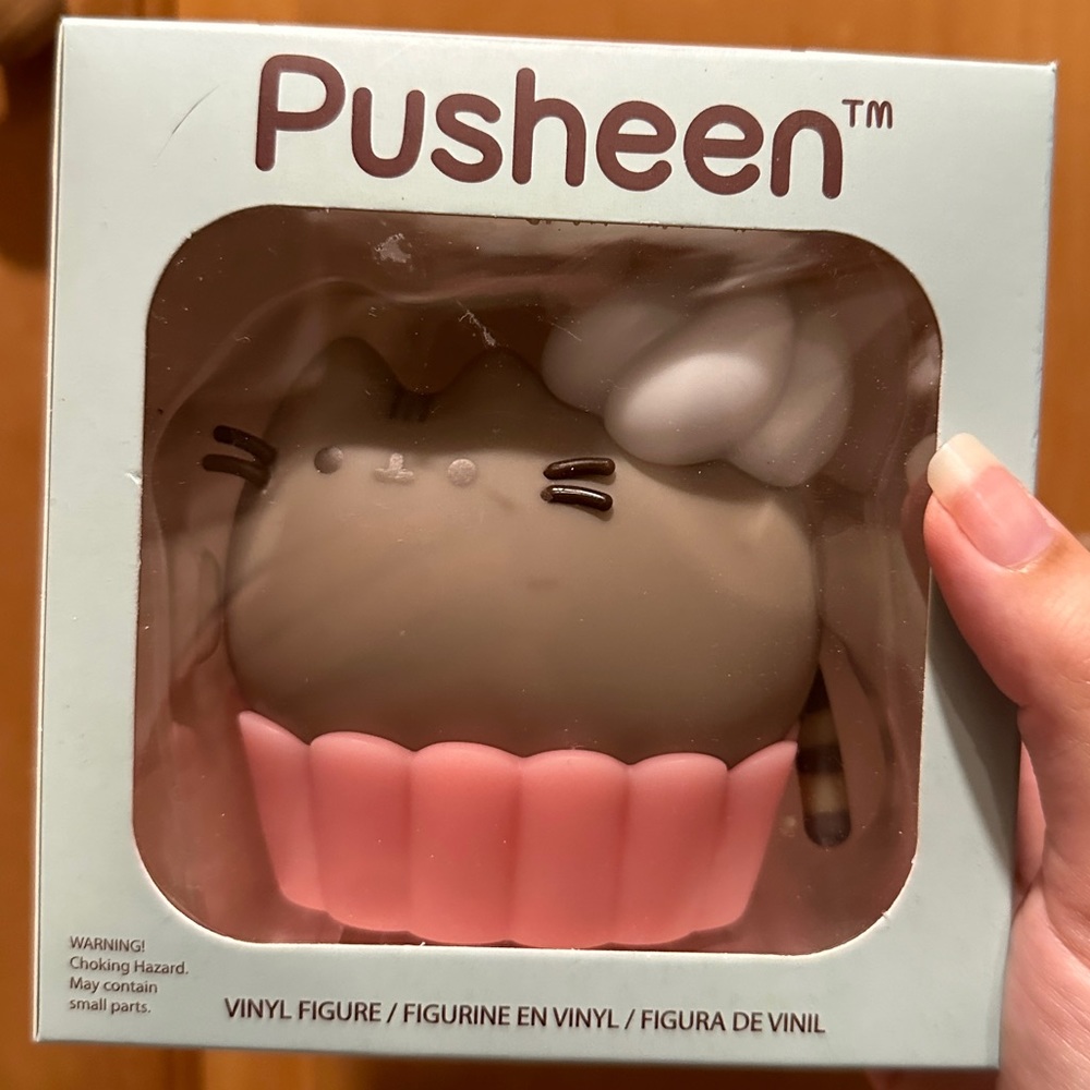 Pusheen Cupcake Vinyl Figure